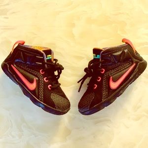 🎉SOLD🎉Lebron 12 “DATA” toddler 7